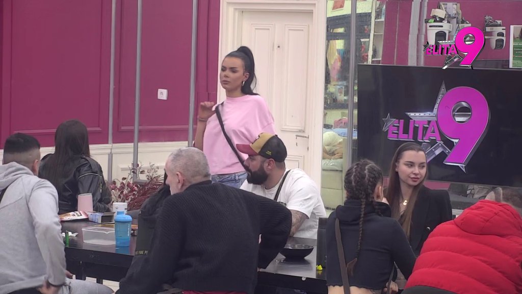 Pojeo je blam! Mina propala u zemlju od sramote zbog svađe s Viktorom, Mića otkrio: Viktor joj ne veruje, tako da... (VIDEO)