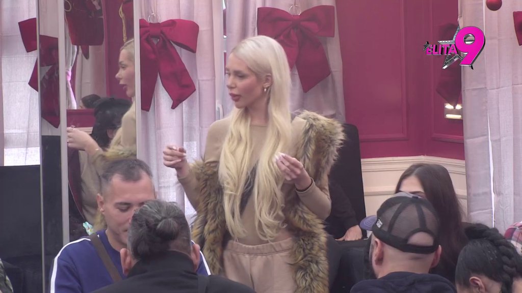 Imala bi s*ks sa mojim Mustafom, da je hteo! Alibaba krenuo da urniše Vanju: Širila si noge ispod stola! (VIDEO)