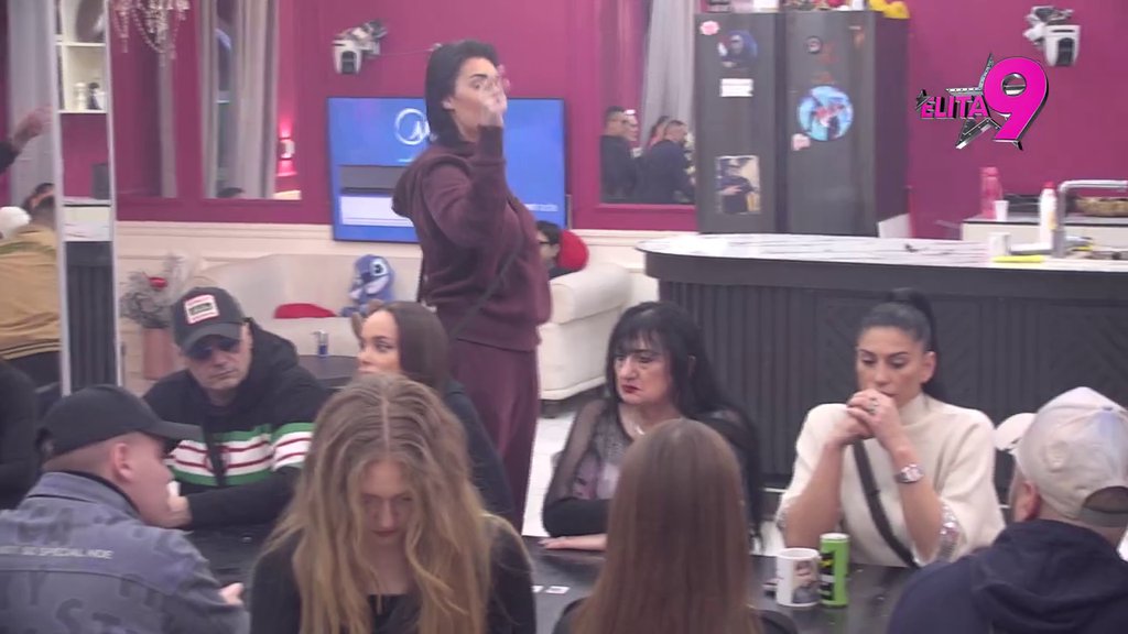 Raskrinkavanje kakvog nema! Anita otkrila da Mina krije od Viktora AFERU kroz privezak, Vrbaški podivljala: Rekla mi je da su Anđelo i Đedović U ŠEMI (VIDEO)