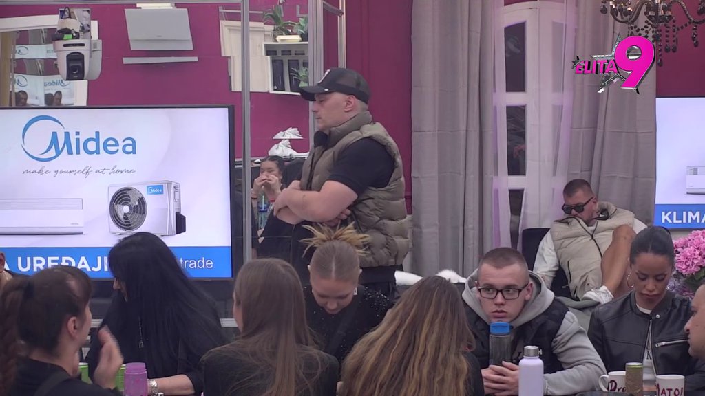 Izgoreli zbog pitanja: Sara i Luks odlučili da zapušte usta hejterima na prozivke zbog njihovih vrelih akcija! (VIDEO)