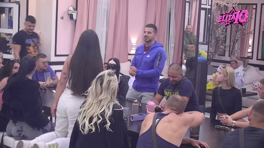 Jasenka na brutalnom udaru: Nema ko ne misli da je dupljak, svi živi je pljuju! (VIDEO)