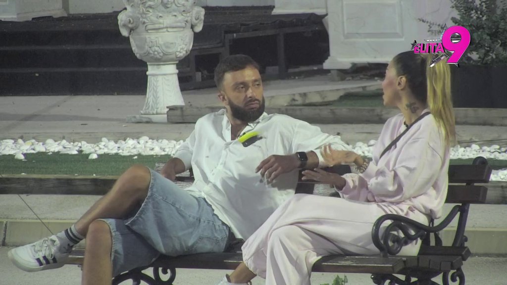 Kako će je čuvati kada bude zvala Filipa Cara sa skrivenih brojeva?! Aneli umalo zaplakala zbog propalog odnosa sa Đukićem, pa nablatila Asmina i Maju (VIDEO)