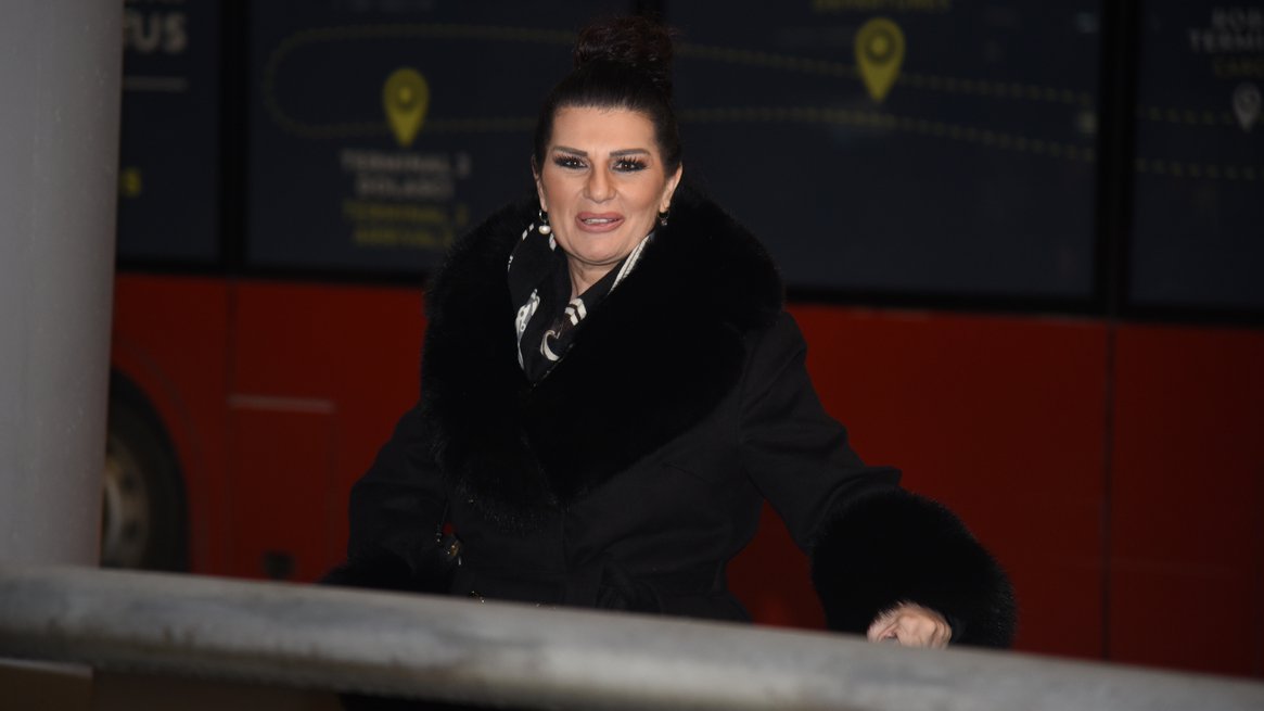 NAŠA PEVAČICA U ŠESTOJ DECENIJI NA VIDOVDAN RODILA ĆERKU! Pokazala rođendansku tortu za malu Vanju: Sunce moga neba... (FOTO)