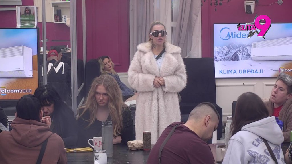 Bukti rat u Beloj kući: Aneli jedva dočekala da unakazi Hanu, Alibaba skočio da je brani! Sevaju teške prozivke (VIDEO)