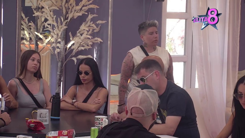 Sad ga žele samo jer je bio sa mnom: Ena Čolić žestoko razvezala jezik, pa ušla u novi sukob sa Pejom! Pljušte teške prozivke (VIDEO)