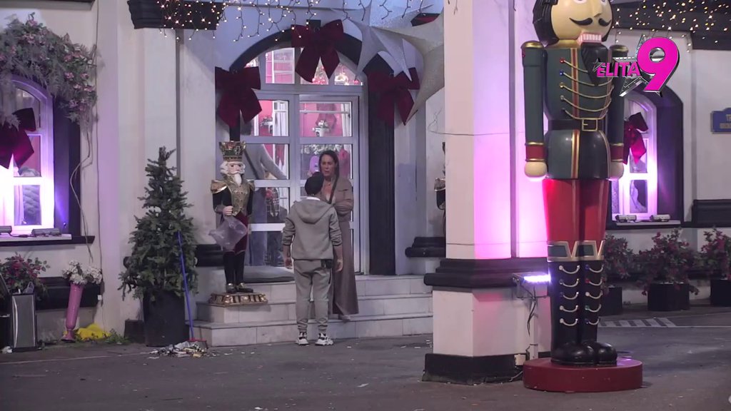 Ona je na Takija bolesna, situacija je specifična: Kačavenda pokušava da smiri Daču, on KIVAN na Maju: Da me lupa kur*etina koja se he*ta po podu tuš-kabina (VIDEO)