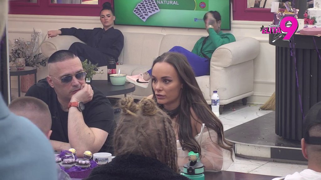 GUŠE SE U SVOJOJ TOKSIČNOSTI: Teodora žmuri pred Bebičinim ljubomornim ispadima, on ponovo pokušao da opravda svoj SKANDALOZAN postupak! (VIDEO)