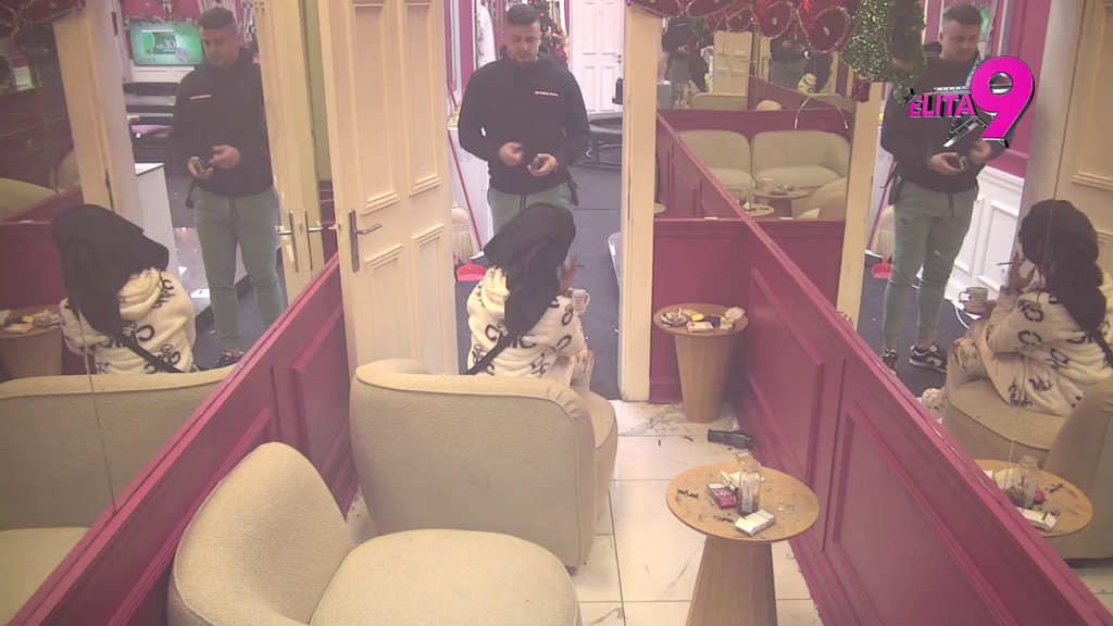 KAO STARIJI BRAČNI PAR! Sofija i Terza nakon buđenja porazgovarali o budućim planovima, pao i strastven poljubac! (VIDEO)