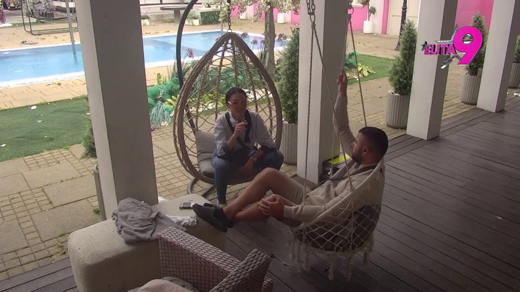 Već sad možeš da legneš s drugim: Maja punim gasom provocira Asmina, on na ivici nervnog sloma! (VIDEO)