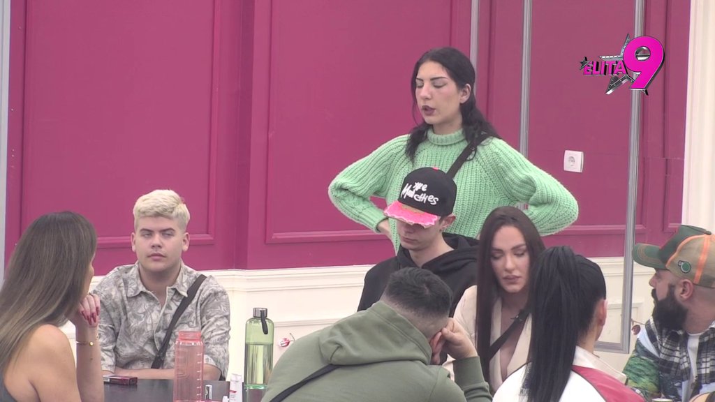 UBEĐEN DA JOJ NIŠTA NIJE DOVOLJNO: Nerio tvrdi da Hani smeta sve što on uradi, ona skočila ko oparena: ZAMERAM MU SAMO OVO... (VIDEO)