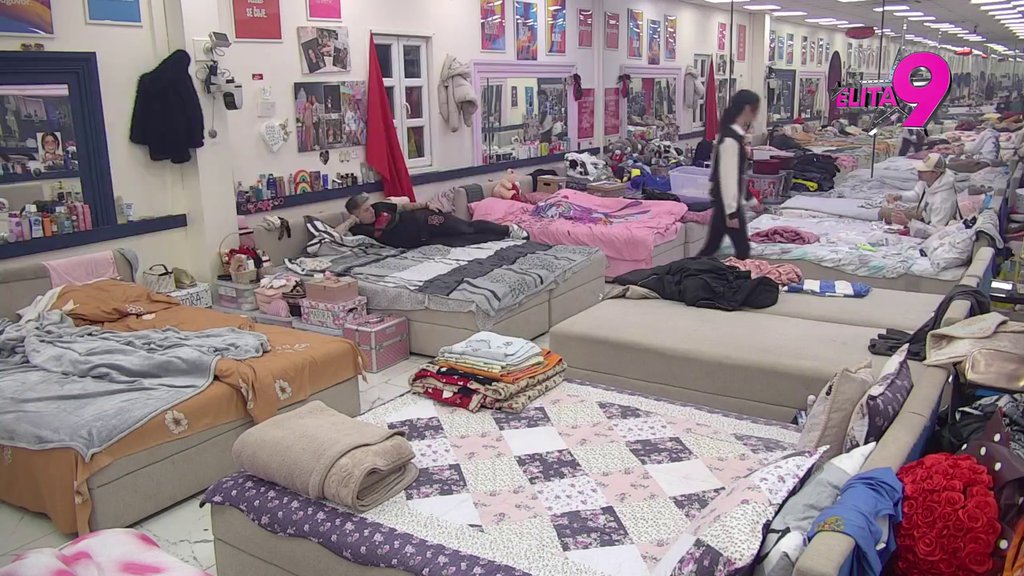 Sitni lopov i narkoman iz kraja... Matora ne može da veruje šta Cimi radi, ubeđena da njegova porodica nema veze s njegovim ulaskom (VIDEO)