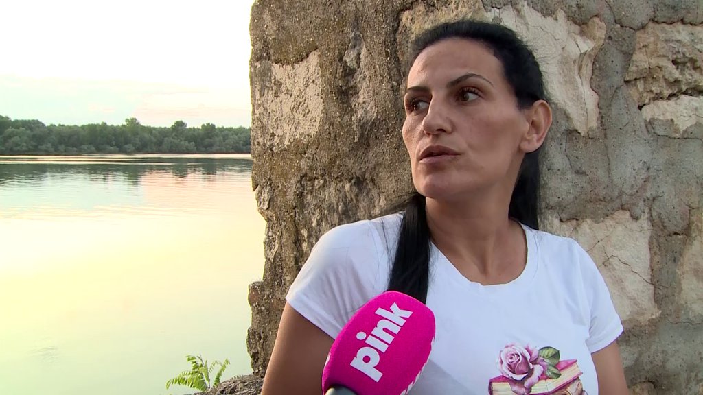 ZLOUPOTREBILA JE...: Mama Stefani Grujić uverena da će njena ćerka po napuštanju Elite objaviti HLADAN RAT Matoroj, pa najavila TUŽBU Ermini! (VIDEO)