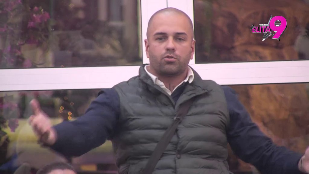 Ne zna šta ga je snašlo: Uroš izjavio ljubav Milanu Stojičkoviću, pa brzinom svetlosti popio pedalu (VIDEO)