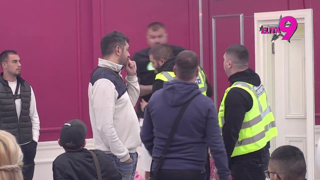 KARAMBOL! Obezbeđenje napravilo živi zid, Janjuš podivljao zbog Ivana Marinkovića, pljušte prozivke (VIDEO)