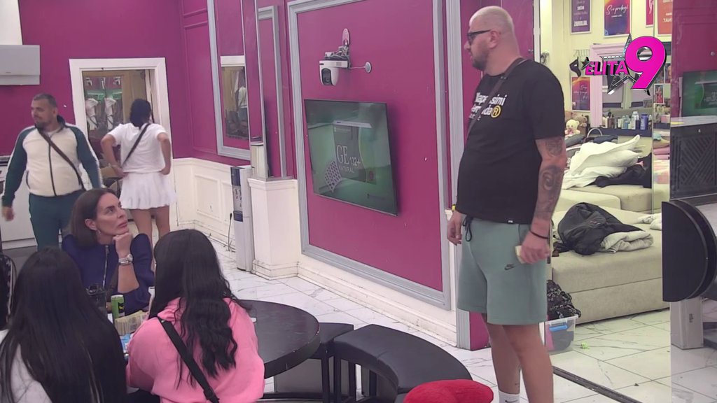 Žestok haos u Eliti: Kačavenda zasukala rukave i brutalno zaratila sa Janjušem, prozivke pljušte kao lude! (VIDEO)