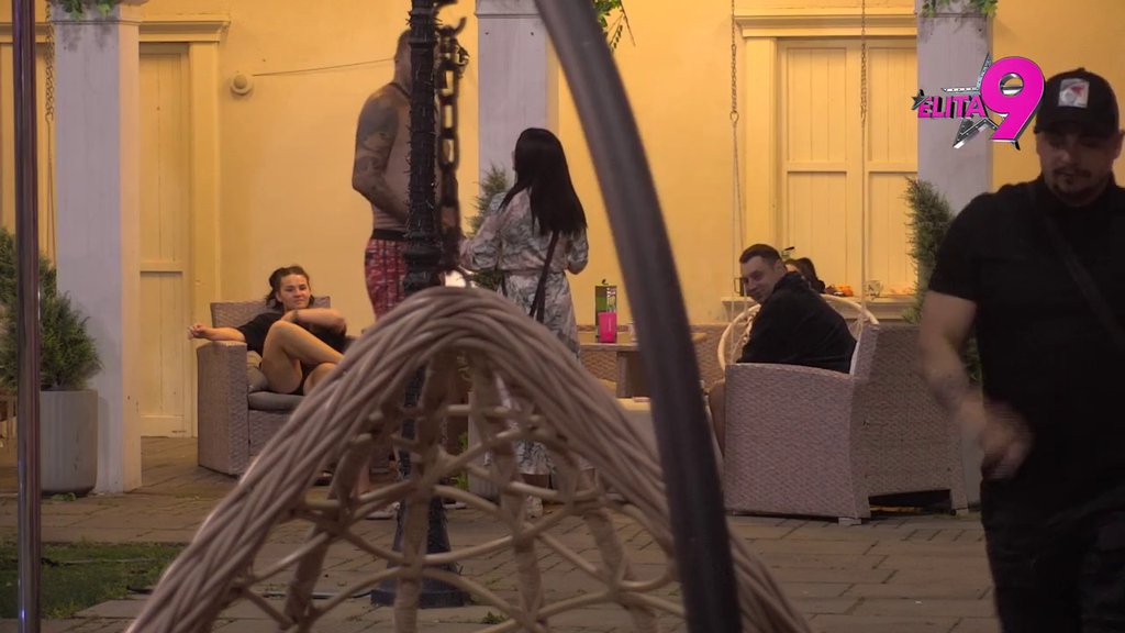 LETI PERJE! Bora i Sara se dobacuju provokacijama, uvrede pršte na sve strane (VIDEO)