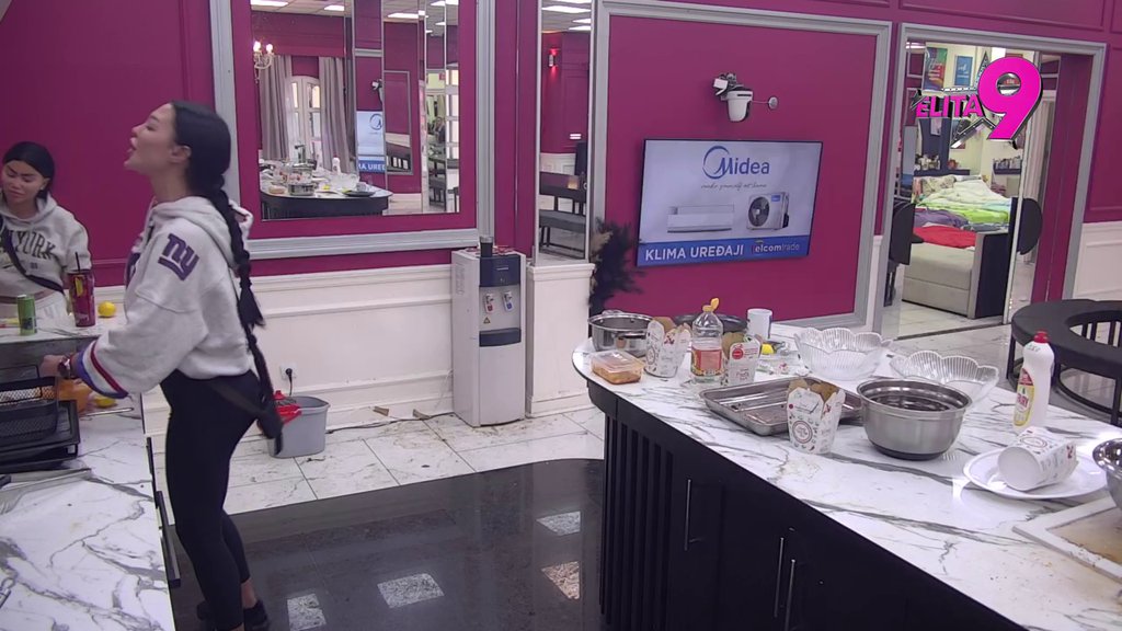 SATERANA U ĆOŠAK?! Dača progovorio o Majinoj bliskosti sa Đukićem, ona na OVAJ način stavila svima do znanja da ga ne gleda kao druga?! (VIDEO)