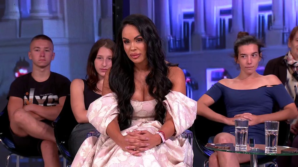 Gori studio: Kačavenda i Sandra se obrušile na Aneli, rešetaju je žestokim prozivkama na samom startu! (VIDEO)