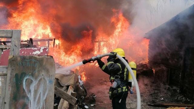 Veliki požar u Mostaru: Građani upozoreni da ne izlaze napolje