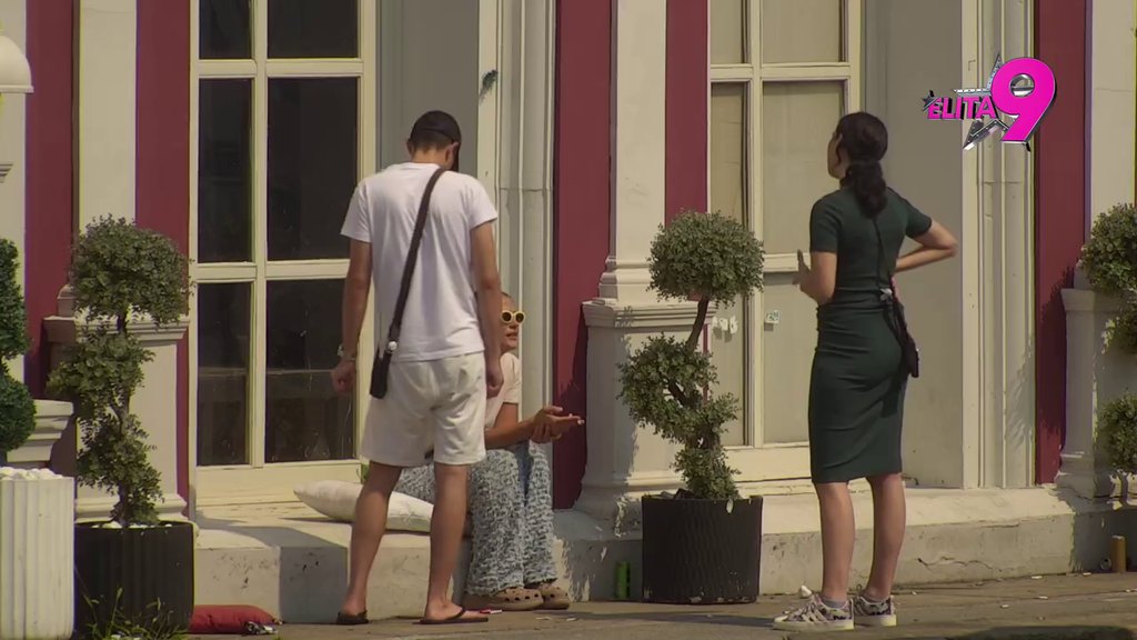 Ona se takmiči sa svojim nećakom: Boginja i Ivan zgroženi Anelinim ponašanjem prema Neriu i Hani, žestoko je opljuvali! (VIDEO)
