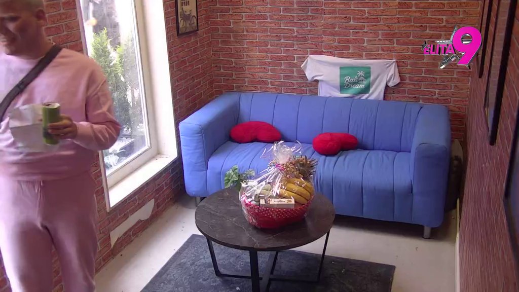 Sačekalo ih iznenađenje! Filipovi i Anelini fanovi ne štede, pogledajte šta su poslali (VIDEO)