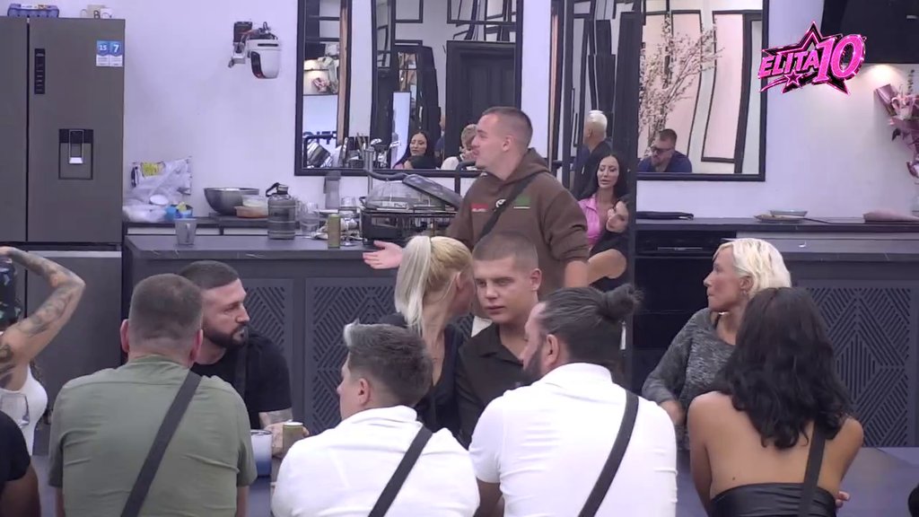 Mi smo poput brata i sestre: Aneli tvrdi da se ništa nije desilo između Karića i nje dok su spavali u istom krevetu, Anđela skočila kao oparena: Govorila si ranije da je on tvoj tip! (VIDEO)
