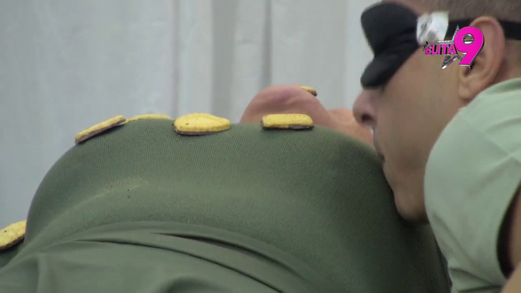 Miki oblizao Kačavendu od glave do pete: Izgubio se u njenim bujnim grudima, ona od uzbuđenja hoće da svisne! (VIDEO)