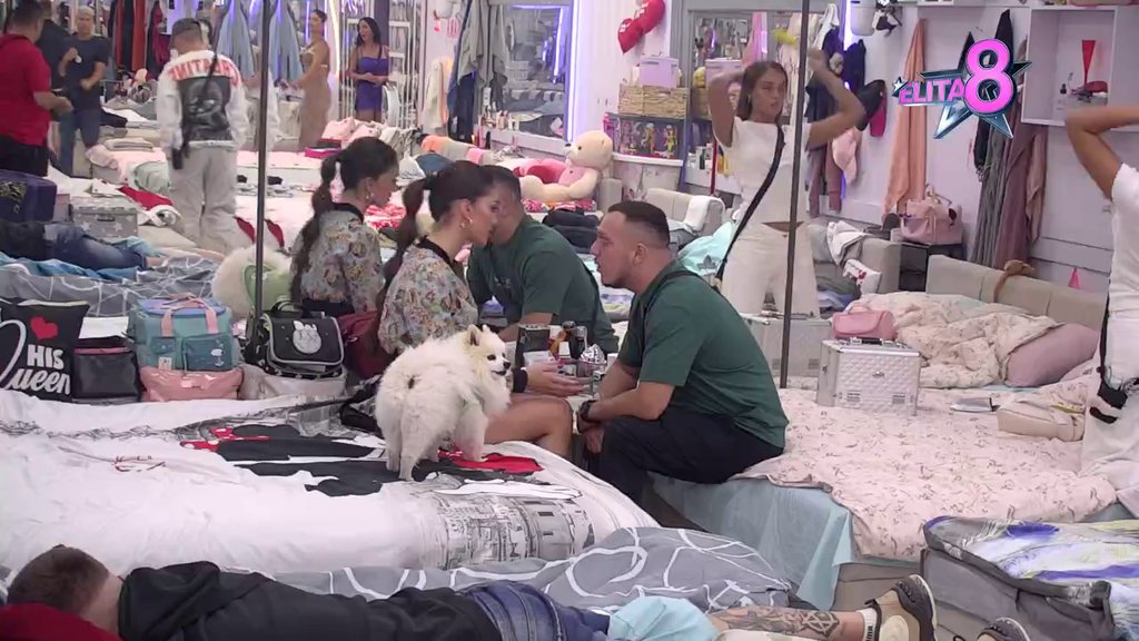 BLAMU JEDAN, HOĆEŠ DA TI BACIM OVAJ KOFER?! Anđela dovela Gastoza do tačke pucanja, zaorila se spavaća soba zbog njenog ponašanja (VIDEO)