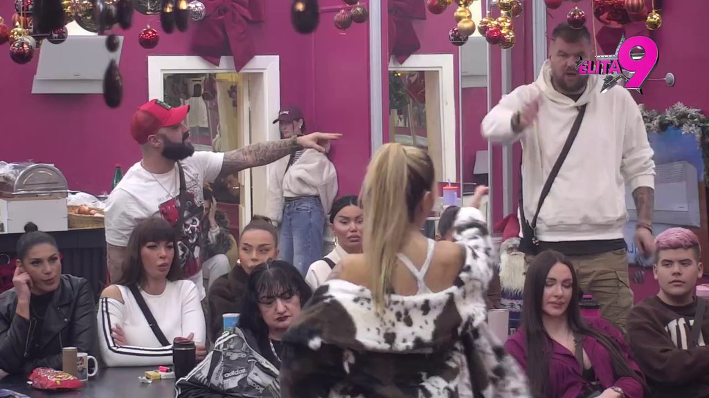 S pola snage na tri fronta: Aneli u ratu sa bivšim momcima, konačno priznala da li je Janjuša, Luku ili Asmina najteže prebolela! (VIDEO)