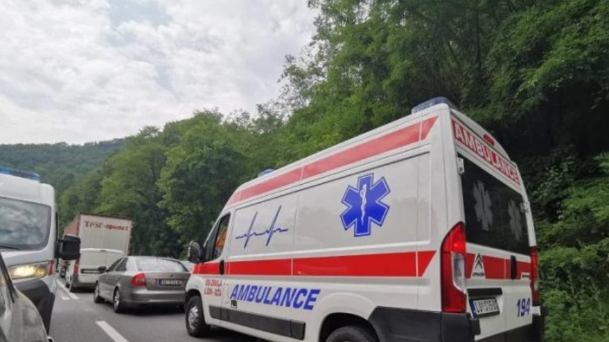 EVO ZAŠTO SE PREVRNUO AUTOBUS PUN PUTIKA KOD BAČKE TOPOLE! Novi detalji stravične saobraćajne nesreće: Sleteli u jarak, 12 povređenih