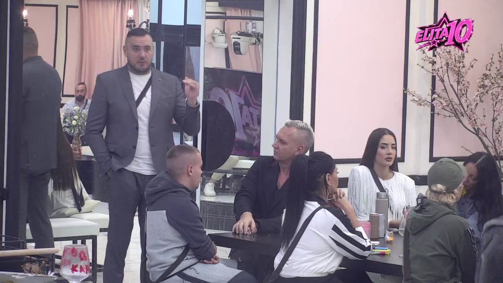 Zabezeknut: Car očitao lekciju Đukiću jer ne bira s kojom devojkom će biti, pa istakao da se vadi na pijanstvo: Ne verujem ti da se ne sećaš! (VIDEO)