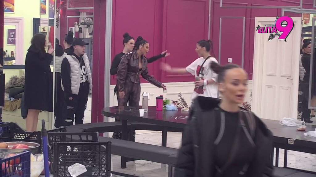 Trese se Bela kuća: Maji pukao film i zaletela se na Boginju, ceo haos nastao zbog Filipa Đukića! (VIDEO)