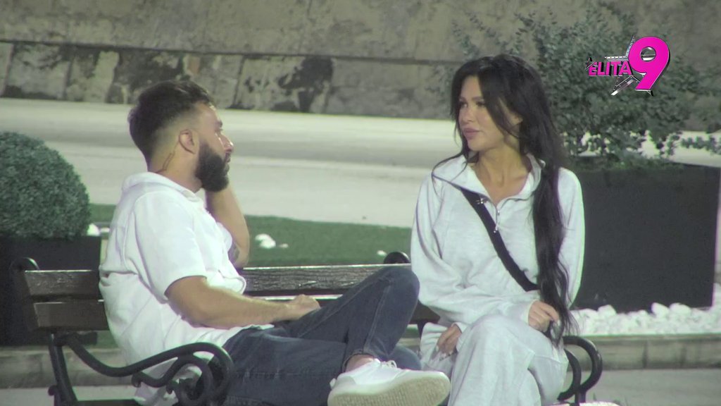 Moli Boga da joj Ahmićke sjašu s grbače: Staniji pukao film, žestoko ispljuvala Situ i Aneli, pa nagazila Maju! (VIDEO)