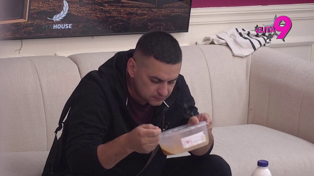 SVE BI OSTAVIO ZBOG NJE: Dača slasno osolio po Bebici, pa došao do zaključka da se Teodori dopada Asmin! (VIDEO)