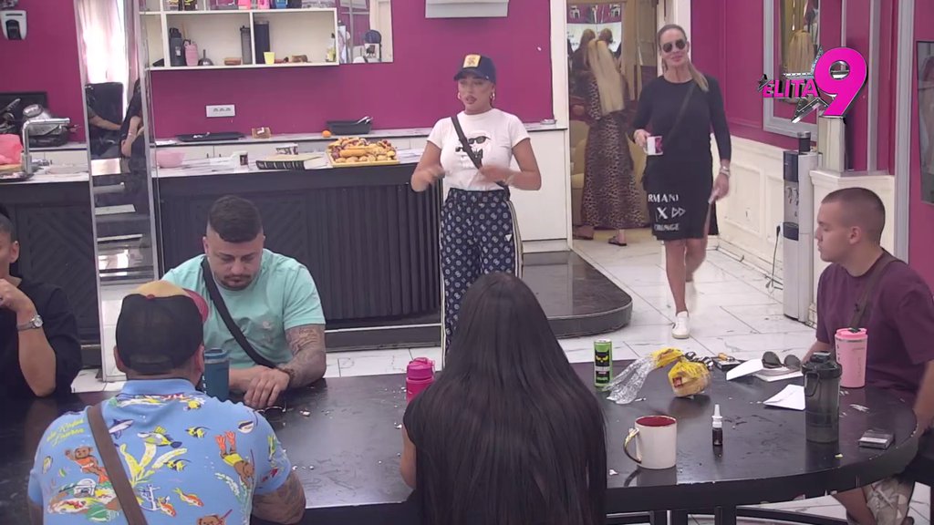 Monstrum od 40 godina manipuliše mladu devojku! Stanija zagrmela na Luku, on povikao: Sponzorušo! TRESE SE CRNI STO! (VIDEO)