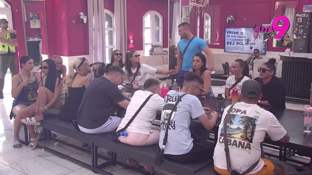 PRENAGLIO SAM: Viktor otkrio zbog čega je Mini dao još jednu šansu nakon što mu je zabila nož u leđa, ponovo pokušao da pronađe opravdanje za nju! (VIDEO)