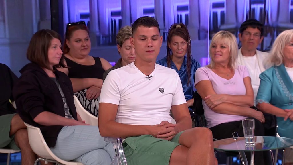 DAO OSTAVKU NA MESTU SUDIJE! Gruja povukao sve žute kartone upućene Mimas, ona prozvala Mrvicu: Za mene je ona obična VAŠKA! (VIDEO)