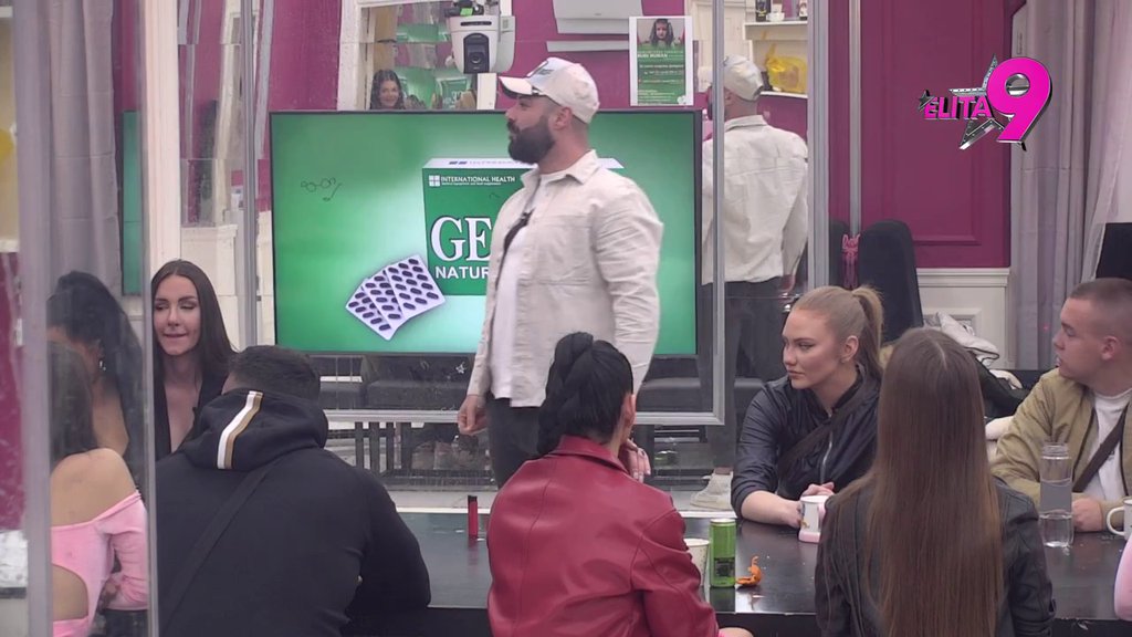 Anita na aparatima: Luka ponovo pokazao da je lud za Aneli, pred svima joj podelio zlatne savete! (VIDEO)