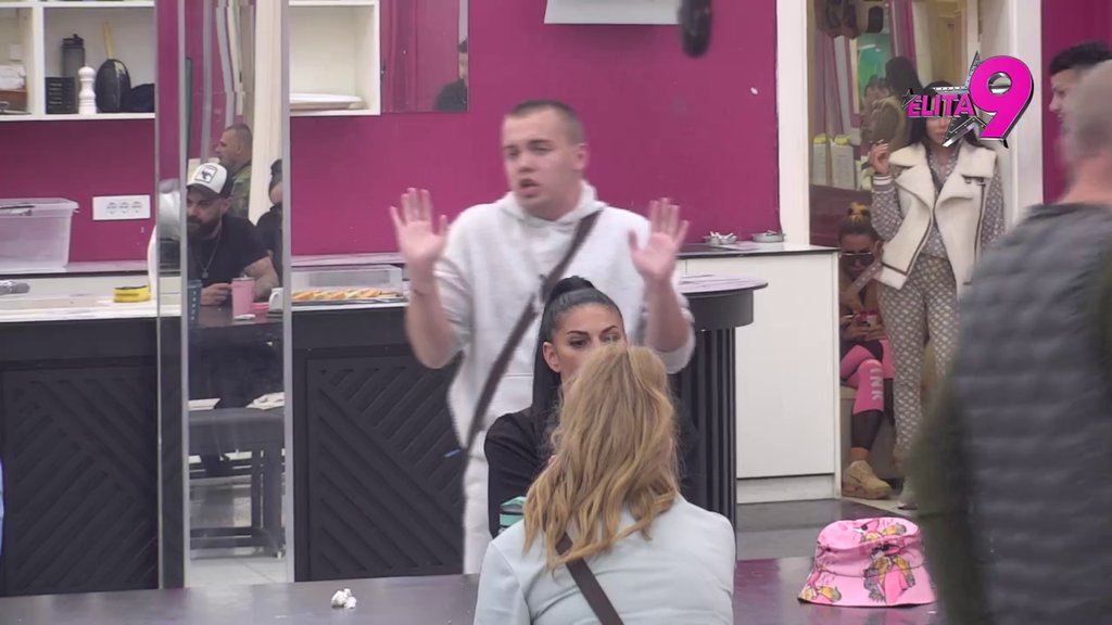 Zaljubljen si još u Aneli, kakve ti veze imaš sa OSMIM SEPTEMBROM?! Dača ponovo spomenuo famozni datum, Luka skočio kao oparen! (VIDEO)