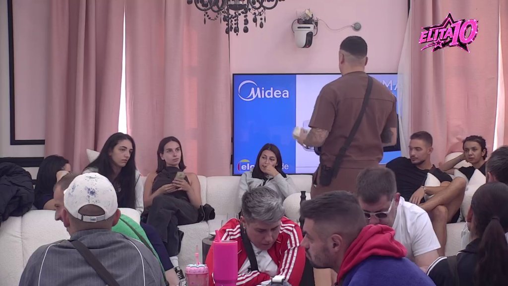 Karić pozvao Tinu da Miljani Kulić ugasi Jutjub kanal: Pukao mu film i rešio da joj ukine zaradu, ona završila u suzama! (VIDEO)