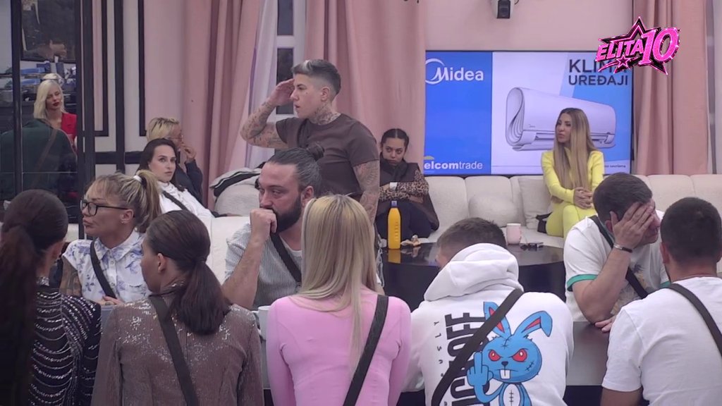 Nije mi jasno koliko godina ima ovaj čovek: Matora zabezeknuta likom i delom Nemanje Tošića i samoubeđivanjem da je Rokfeler lično! (VIDEO)
