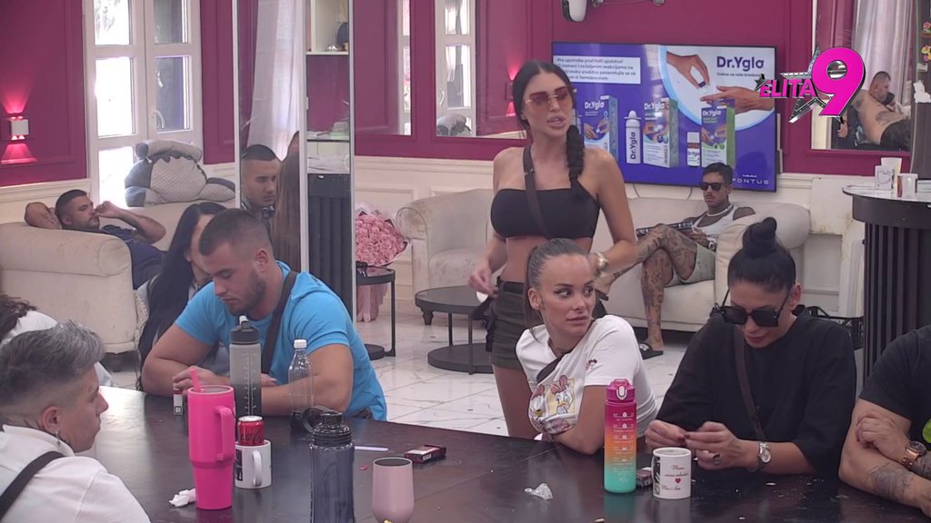 RADUJE SE KADA RASKINU MINA I VIKTOR: Ivan osuo žestok rafal po liku i delu Stanije Dobrojević! (VIDEO)