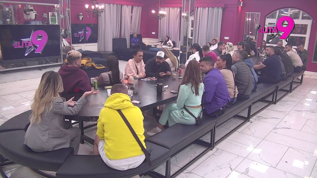 Njima nema pomoći, ona ih kanali: Anita na stubu srama nakon što je UHVAĆENA U LAŽI, Luka je demantovao za sve, a Asmin i Janjuš joj očitali lekiciju (VIDEO)