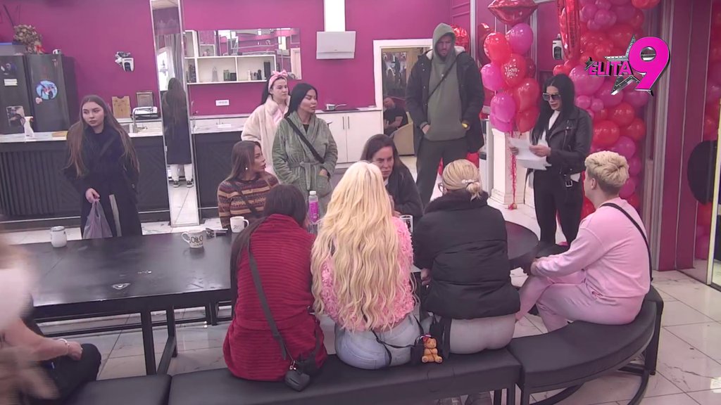 MORA IZABRATI! Jakšićka na teškim mukama, nastala opšta pometnja za crnim stolom! (VIDEO)