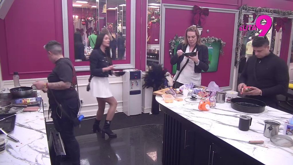 Haos se nastavlja: Matora ne prestaje da peni i reži na Boginju, žestoko je isprozivala! (VIDEO)