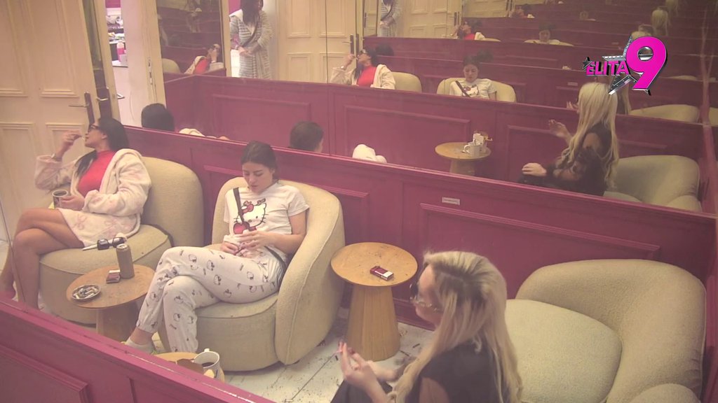 Ti si dva puta bila sa Filipom, to je VEĆA BRUKA! Vanja zamerila Boginji poljubac sa Ivanom, ova joj odmah UDARILA KONTRU i prebacila Đukića! (VIDEO)