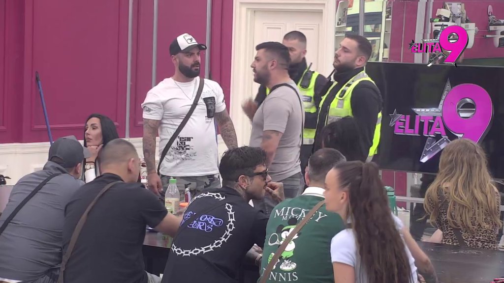 DOŽIVEO POMRAČENJE: Luka udario na Aneli i Asmina, tvrdi da koriste dete za novac, prozvao Ahmićevu za roleks, a Durdžić skočio kao oparan (VIDEO)