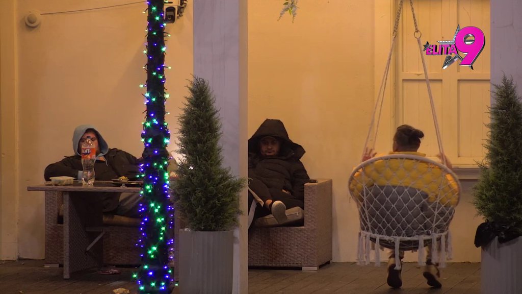 Mama je strpala zbog k*rca u ludnicu: Bora doživeo pomračenje i aktivirao novu vređalicu, pa žestokim prozivkama unakazio Anitu! (VIDEO)