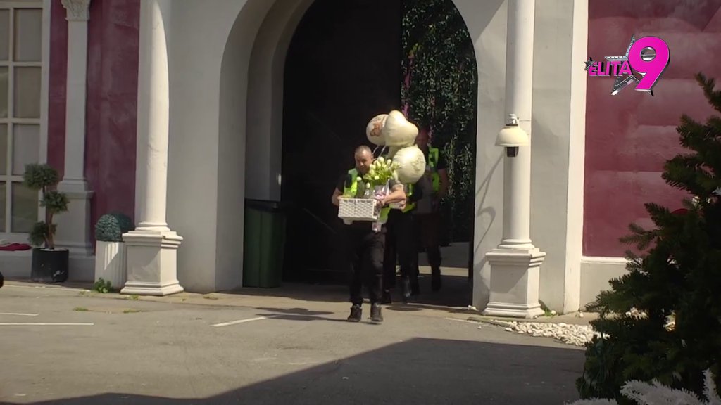 ODUŠEVLJENI! Fanovi poslali brdo poklona za Anitu i Luku, stiglo iznenađenje i za BEBU! (VIDEO)