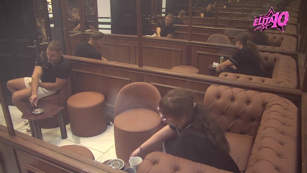 Strah i trepet kad je u pitanju higijena! Biljana uhvatila cimera da NIJE OPRAO SUDOVE, odmah počela da urla na njega: Čistite za sobom (VIDEO)